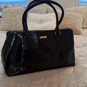 🔥🔥Kate Spade Glossy Black Shoulder Bag 1 side with magnetic strap,1  with zipper